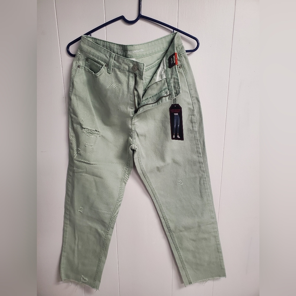 New No Boundaries Slim Straight Jeans